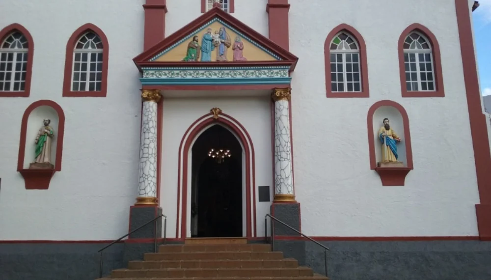 Entrada da Catedral restaurada pela equipe MVF