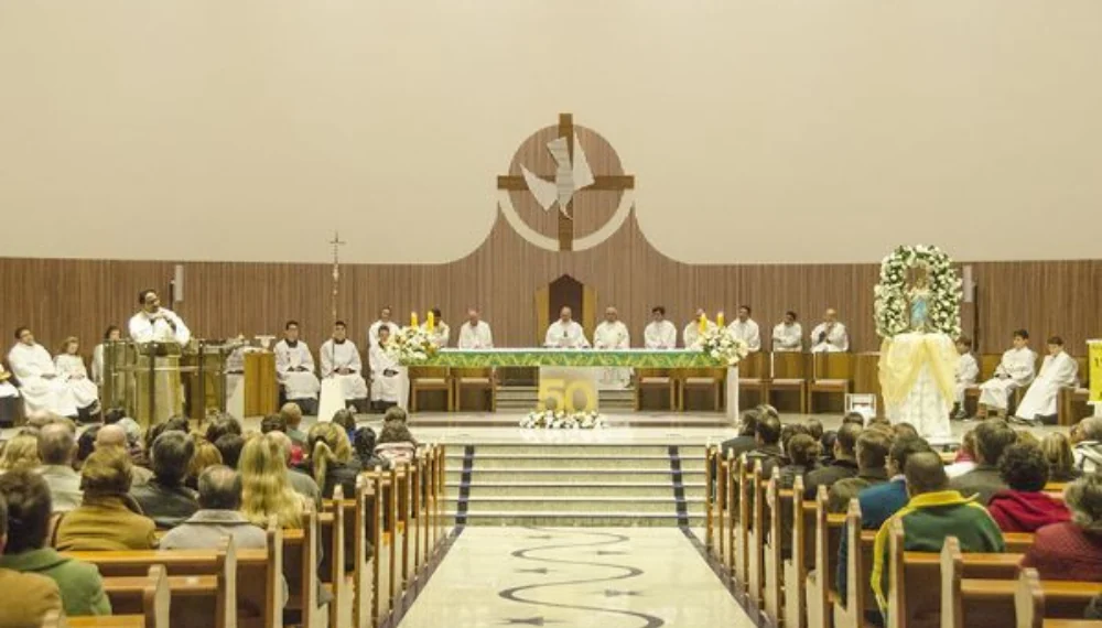 Altar e acabamento interno da Catedral
