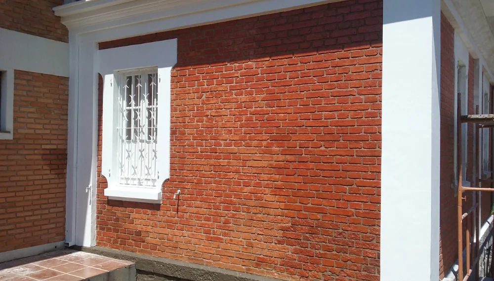 Pintura externa com acabamento em tijolos aparentes